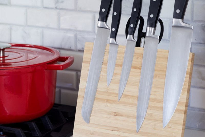 Magnetic knife block